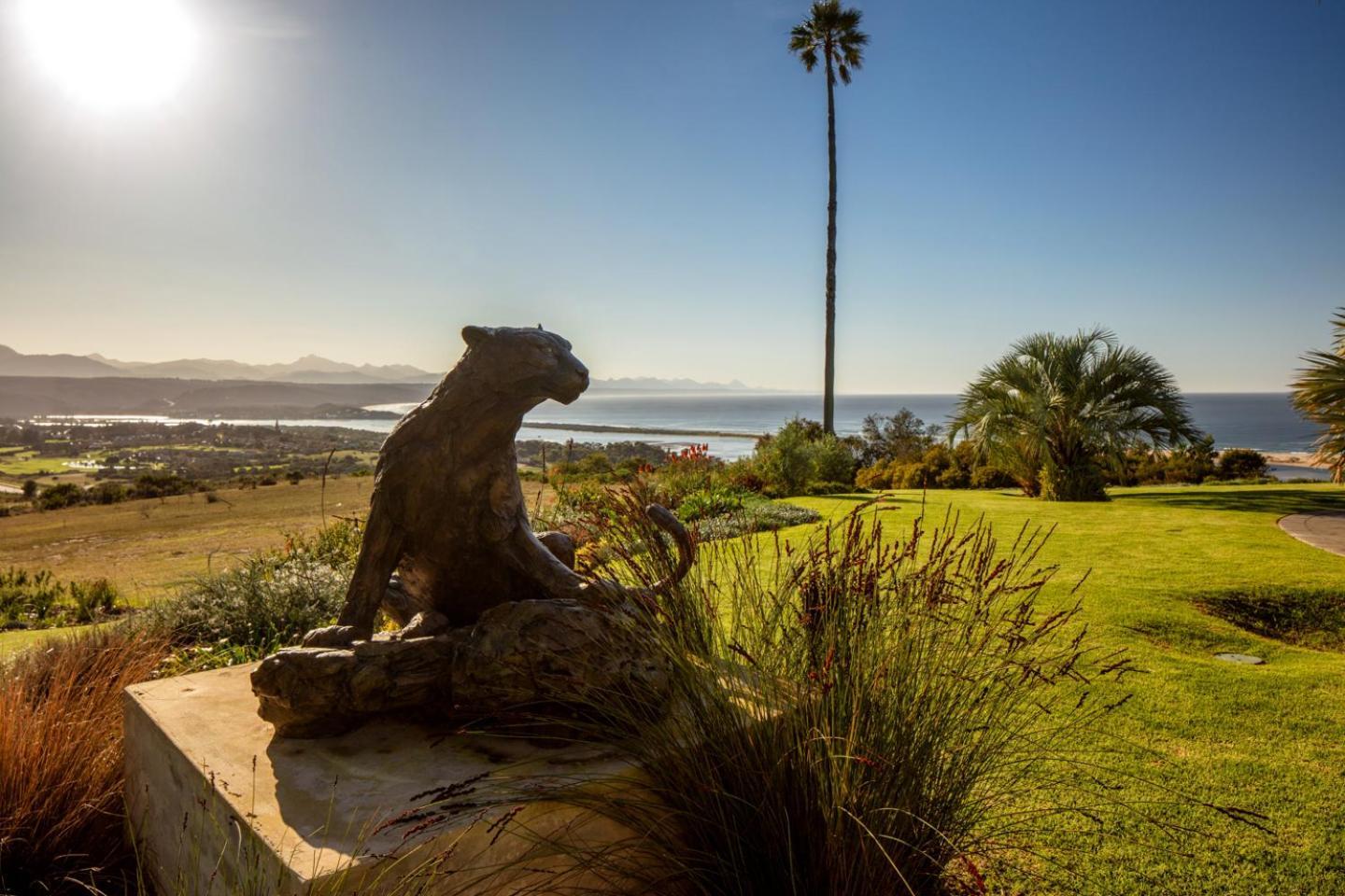 Sky Villa Boutique Hotel By Raw Africa Collection Plettenberg Bay Zewnętrze zdjęcie The Bobcat statue at the entrance of the school
