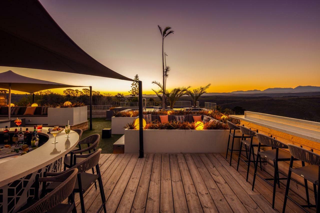 Sky Villa Boutique Hotel By Raw Africa Collection Plettenberg Bay Zewnętrze zdjęcie The rooftop bar at the Hotel
